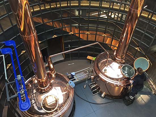 Eycatcher. die beiden großen Braukessel im "neuen" Paulaner Nockherberg {©Foto:  Martin Schmitz)